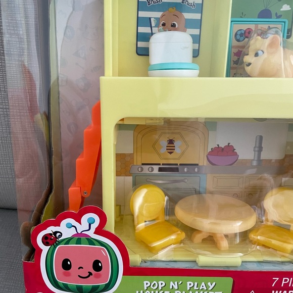 Cocomelon pop and play travel house figures toys playset - Picture 8 of 9